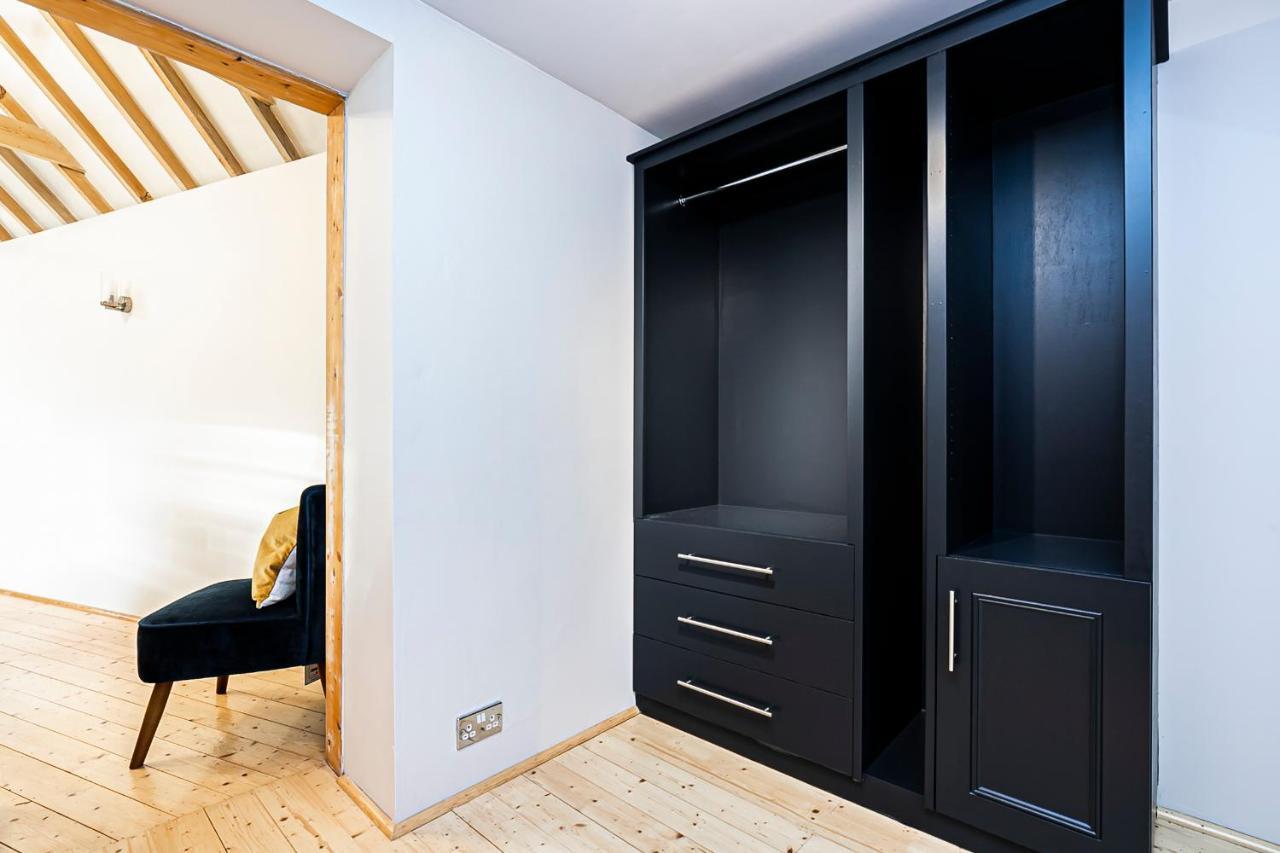 Pages Hotel And Guesthouse Харлоу Экстерьер фото